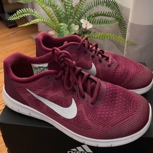Nike Sneakers Burgundy